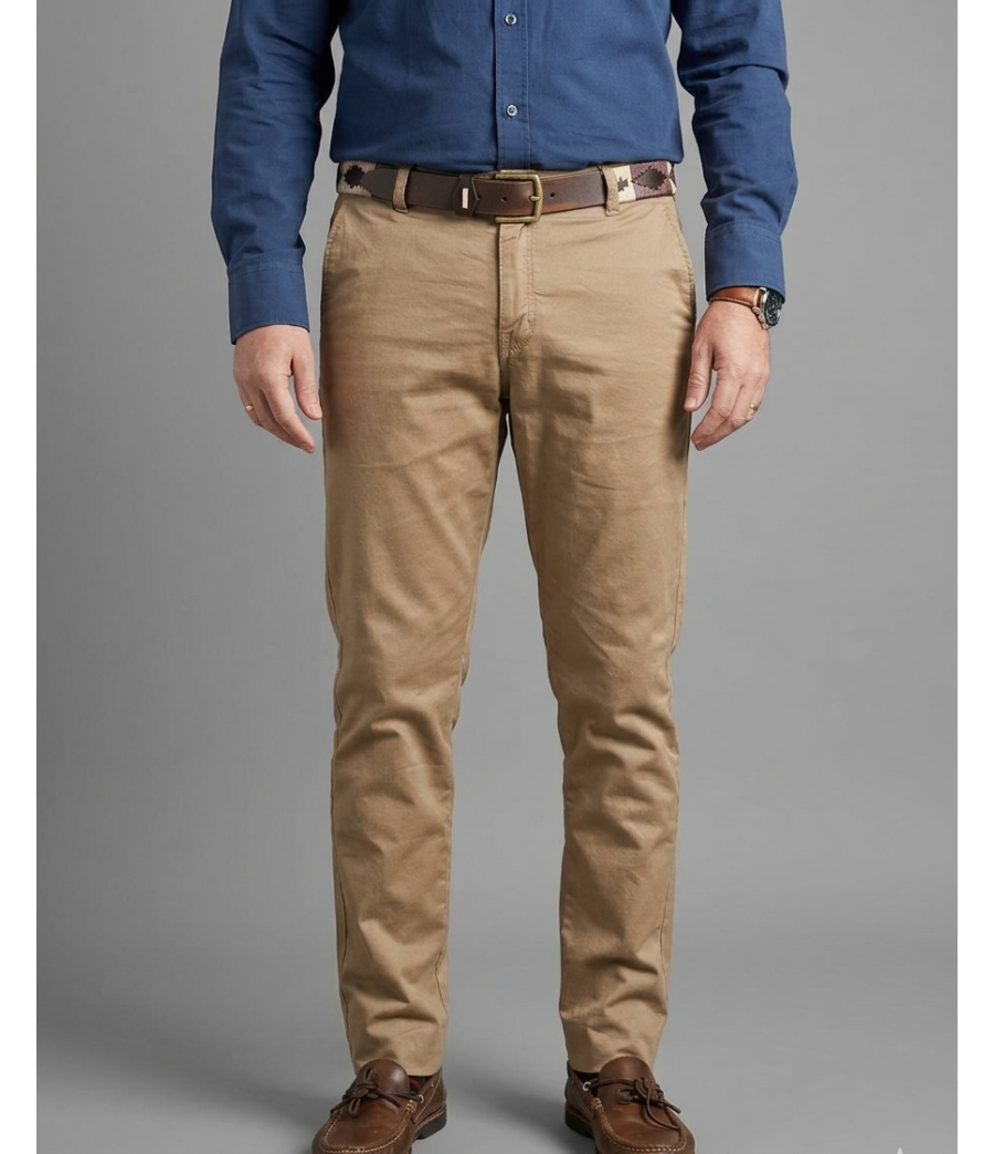 PANTALÓN CAMEL CORTE CHINO TAPERED
