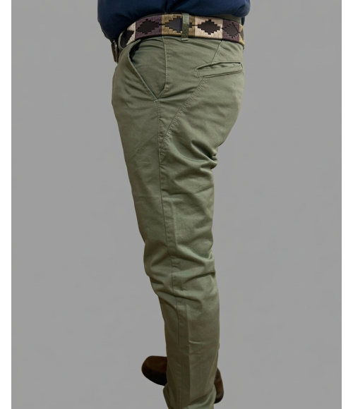PANTALÓN VERDE CAQUI CORTE CHINO TAPERED