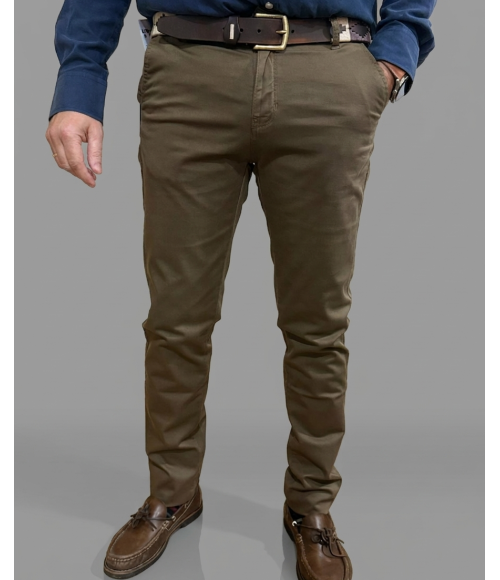 PANTALÓN MARRÓN CORTE CHINO TAPERED