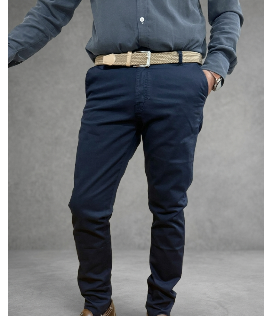 PANTALÓN AZUL MARINO CORTE CHINO TAPERED