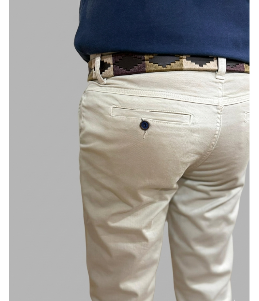 PANTALÓN CAMEL CORTE CHINO CLÁSICO