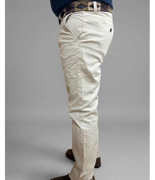 PANTALÓN CAMEL CORTE CHINO CLÁSICO