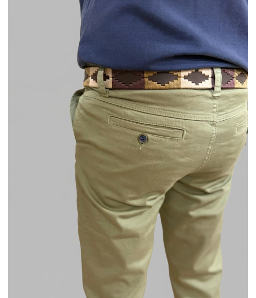 PANTALÓN VERDE CAQUI CORTE CHINO CLÁSICO